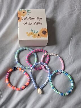 New! 6 Pc Polymer Heishi Beaded Set W/Gift Box